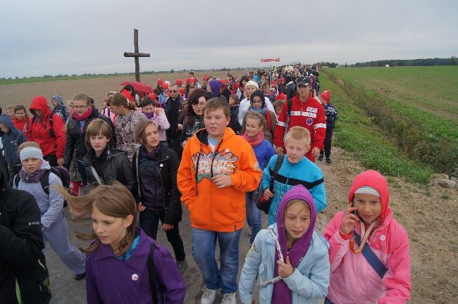 Pielgrzymka dzieci do Rostkowa