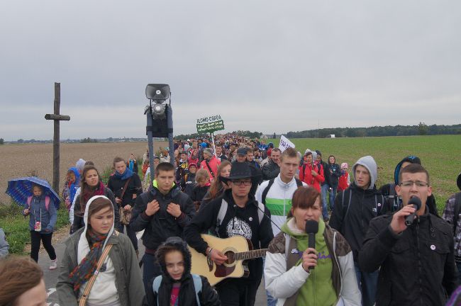 Pielgrzymka dzieci do Rostkowa