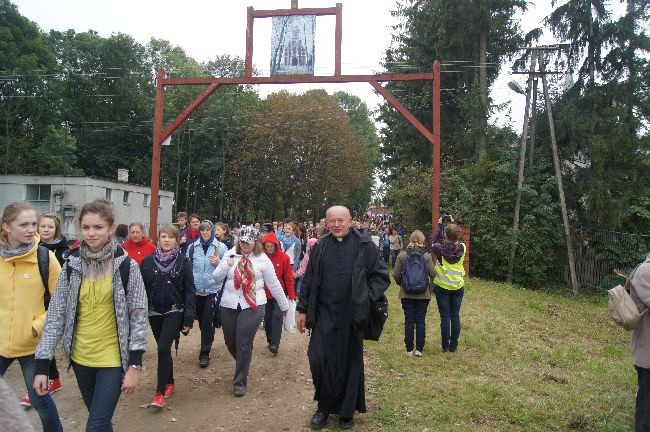 Pielgrzymka dzieci do Rostkowa