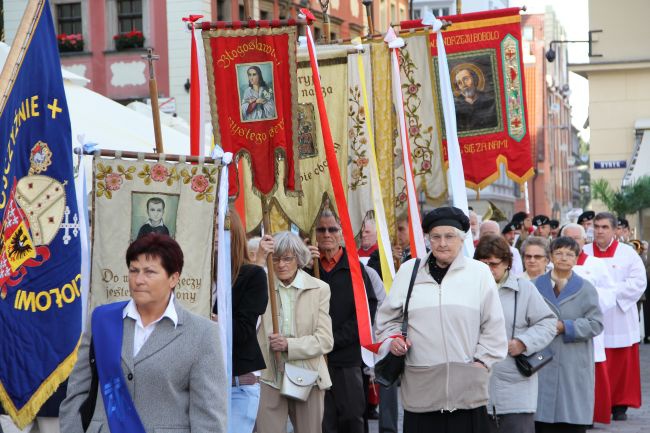 Procesja z relikwiami świętych Doroty i Stanisława