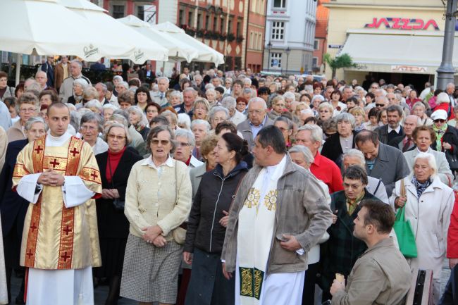 Procesja z relikwiami świętych Doroty i Stanisława