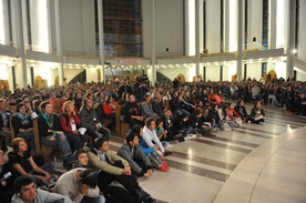 Młodzież z Europy Środkowo-Wschodniej uczestniczyła w spotkaniu z metropolitą krakowskim w Łagiewnikach 