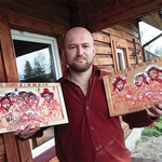 Dmytro Horditsa z Kijowa stworzył autorską „Ostatnią Wieczerzę”. Jej uczestnicy noszą cierniowe korony