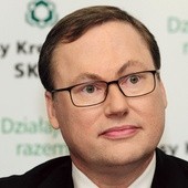 Grzegorz Bierecki  jest współtwórcą SKOK-ów w Polsce. W latach 80. działał w solidarnościowej opozycji, był aresztowany, uczestniczył w obradach okrągłego stołu. Od 1992 r. jest prezesem Krajowej Spółdzielczej Kasy Oszczędnościowo-Kredytowej, od 2011 r. wiceprzewodniczącym Światowej Rady Związków Kredytowych (WOCCU). W 2011 r. został senatorem.