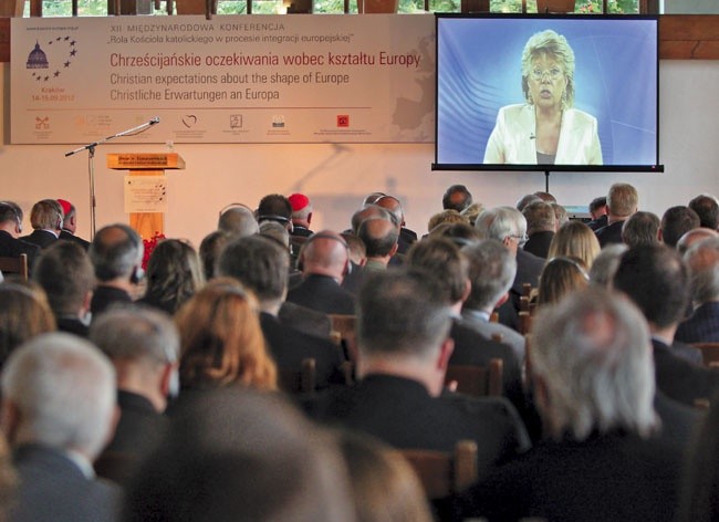  Na konferencji w Tomaszowicach, komisarz Viviane  Reding nieoczekiwanie przedstawiła kalendarz prac nad nową Unią