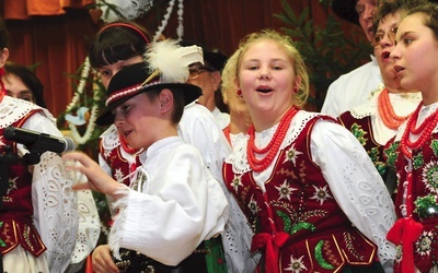  Dziś już chyba nikt nie wyobraża sobie uroczystości gminnych w Czarnym Borze bez górali od Janicków 