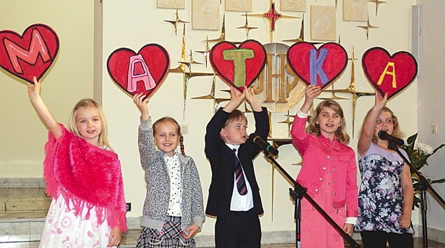  Kościół jest też miejscem świętowania różnych uroczystości jak choćby Dzień Matki