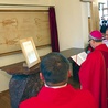  Bp Piotr Libera poświęcił ołtarz Całunu Turyńskiego 