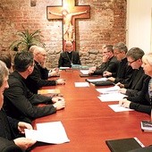  Komisja przygotowawcza synodu w czasie obrad z bp. Liberą 