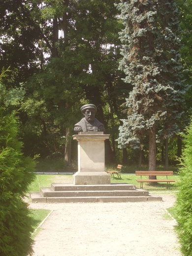 Dworek Mikołaja Reja w Nagłowicach czynny jest od poniedziałku do soboty.