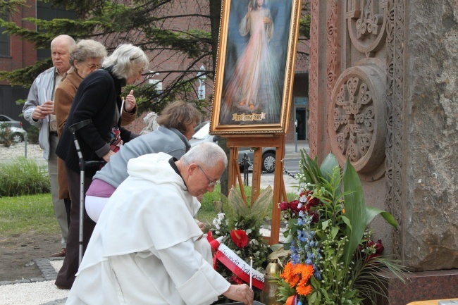 Koronka do Bożego Miłosierdzia na ulicach Wrocławia