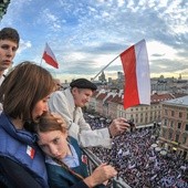 Dziesiątki tysięcy w obiektywie.