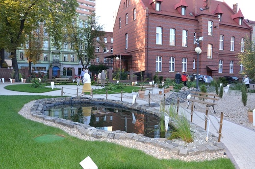 Zobacz rajską jabłoń