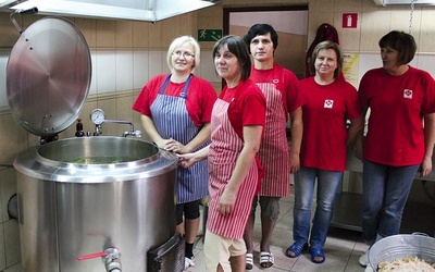  W stołówce Caritas w Płocku codziennie są przygotowywane posiłki dla ponad 500 osób