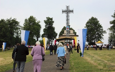  Wszyscy jesteśmy wezwani, by z wiarą stanąć pod krzyżem Chrystusa