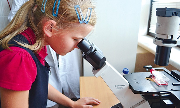  Pod mikroskopem można było zobaczyć m.in. zaatakowane przez nowotwór komórki