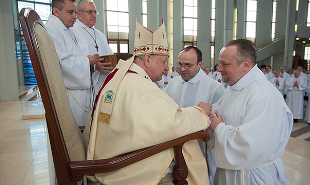 Kilkumiesięczny kurs kończy się uroczystym błogosławieństwem biskupa 