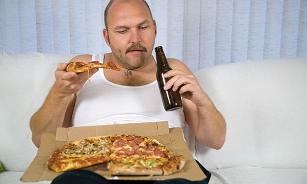 Alkohol, papierosy, niewłaściwa dieta, brak ruchu i unikanie wizyt u lekarza to główne przyczyny niskiej średniej długości życia Polaków 