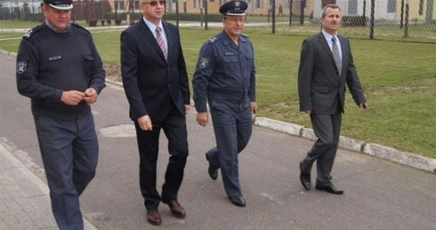 Minister Chmielewski wizytujący ZK w Łowiczu