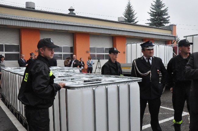 Pojemniki na wodę pitną dla gmin dotkniętych suszą