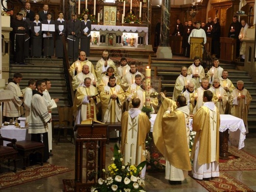 Liturgia uczy otwartości na Boga i powszechność Kościoła 