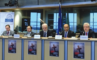 Debata na konferencji „Dyskryminacja chrześcijan” w Brukseli. Drugi od lewej poseł Konrad Szymański, obok poseł Jan Olbrycht, organizatorzy konferencji