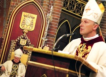4 października podczas Mszy św. w praskiej katedrze abp Henryk Hoser zawierzył Bożemu Miłosierdziu owoce Roku Wiary 