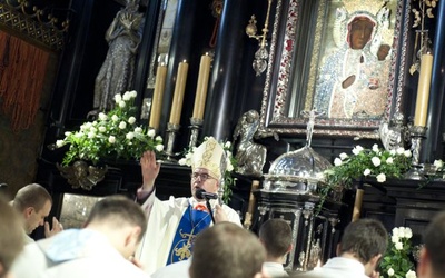 Maturzyści z archidiecezji warszawskiej modlili się na Jasnej Górze