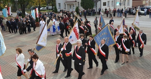 Do sanktuarium wniesiono ponad 30 pocztów sztandarowych