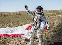 Felix Baumgartner wylądował  na pustyni  w Nowym Meksyku 