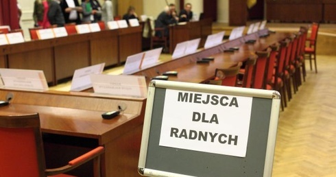 Puste miejsca radnych Platformy Obywatelskiej