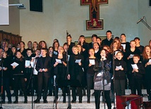 W koncercie finałowym, który miał miejsce w kościele Miłosierdzia Bożego na Zadębiu, wystąpili znani artyści i około 80 chórzystów