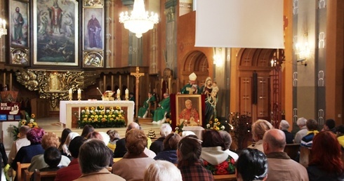 Dzień Papieski - Eucharystia w bielskiej katedrze św. Mikołaja