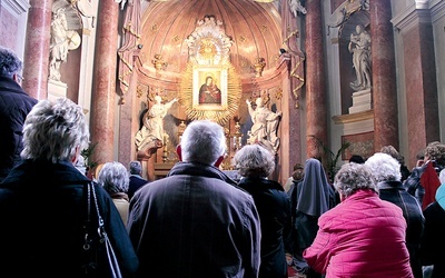 Pielgrzymka Grup Żywego Różańca należy do najliczniejszych spośród tych, które przybywają do Matki Bożej Pokornej w Rudach