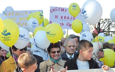 Marsz zgromadził ponad 2 tys. uczestników, w tym dużą grupę młodzieży