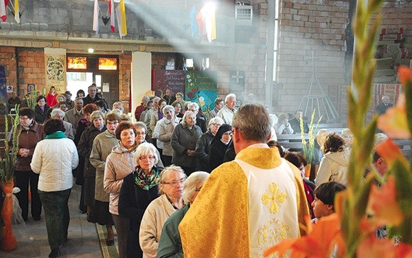 W każdym kościele stacyjnym punktem centralnym była Msza św. z uroczystym wyznaniem wiary i Komunią św.