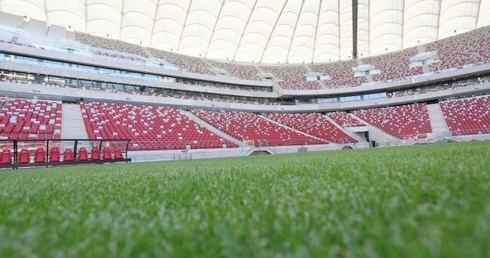 Żadna murawa nie byłaby odporna na taką ulewę – broni się operator stadionu