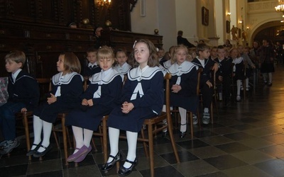 Najmłodsze dzieci złożyły uczniowskie ślubowanie