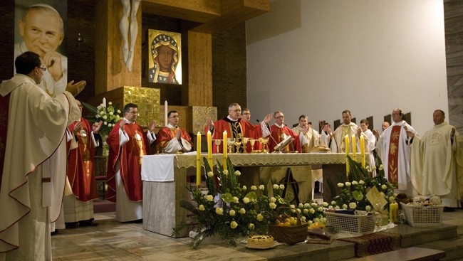Inauguracja wieczystej adoracji w kościele franciszkanów 