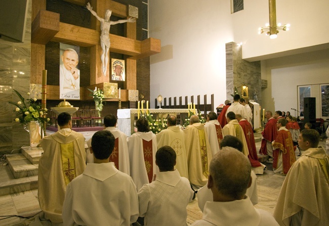 Inauguracja wieczystej adoracji w kościele franciszkanów 