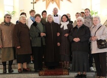 Wdowy konsekrowane wraz z kandydatkami i ks. Adamem Domańskim