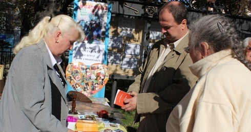 Pomoc misyjna Białej dla Czarnego Lądu