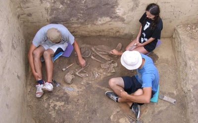 Nowe odkrycia archeologów w Złotej 