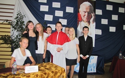 Apel we wspomnienie Jana Pawła II