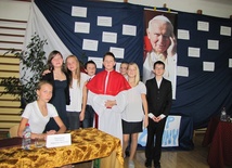 Apel we wspomnienie Jana Pawła II