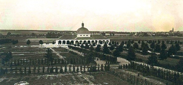 Dom przedpogrzebowy  na cmentarzu Centralnym, ok. 1925 r. 