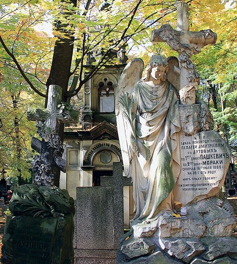  W okresie międzywojennym cmentarz prawosławny przypominał piękny ogród z klombami kwiatów. Po wojnie popadł w ruinę