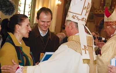 – Przed nami czas łaski i zadań – mówił w homilii na rozpoczęcie Roku Wiary bp Tomasik. W dekrecie wskazał wiernym, jak te łaski można otrzymać