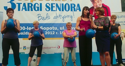 Jedną z atrakcji Sopockich Targów Seniora były ćwiczenia z piłkami
