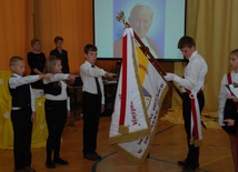 Szkoła w Świniarach przyjęła imię bł. Jana Pawła II 